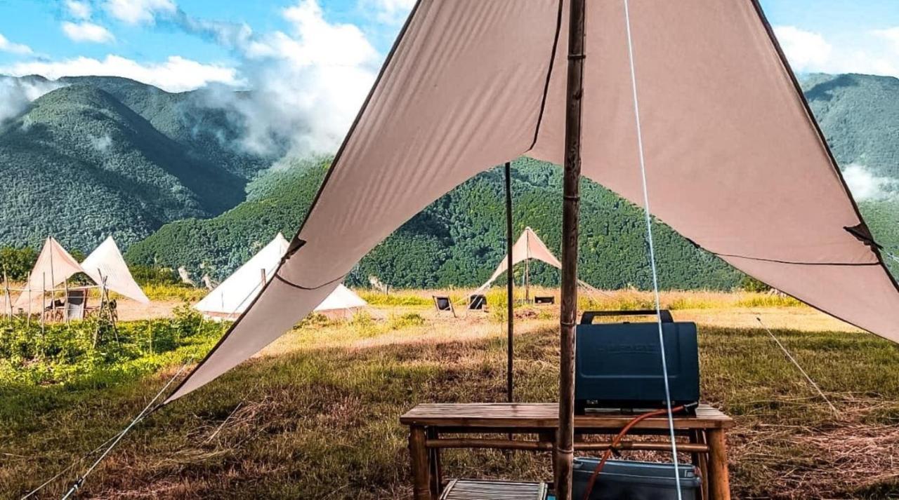Отель Lodg'Ing Secret Camp Ariege Lordat Экстерьер фото
