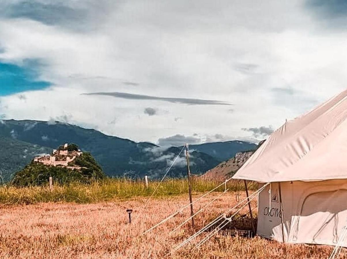 Отель Lodg'Ing Secret Camp Ariege Lordat Экстерьер фото