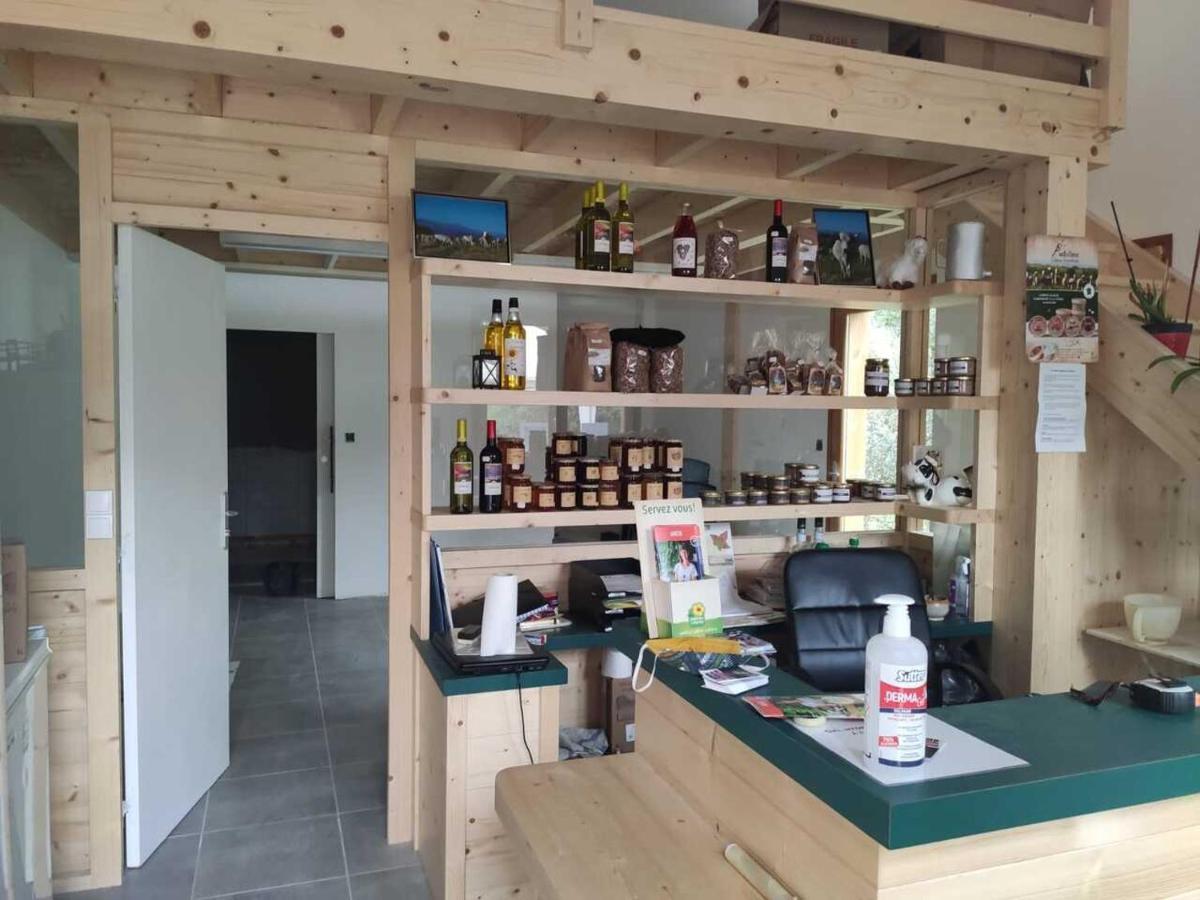 Отель Lodg'Ing Secret Camp Ariege Lordat Экстерьер фото