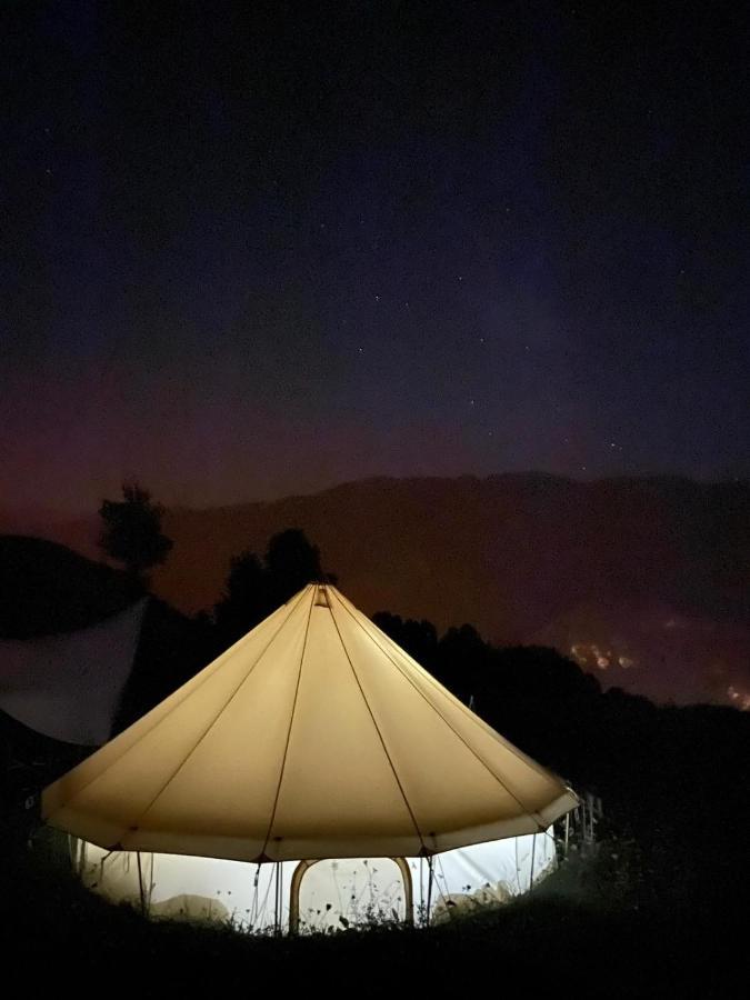 Отель Lodg'Ing Secret Camp Ariege Lordat Экстерьер фото
