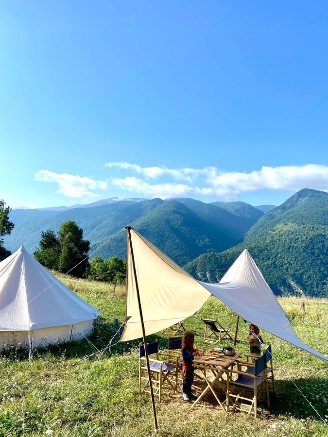 Отель Lodg'Ing Secret Camp Ariege Lordat Экстерьер фото