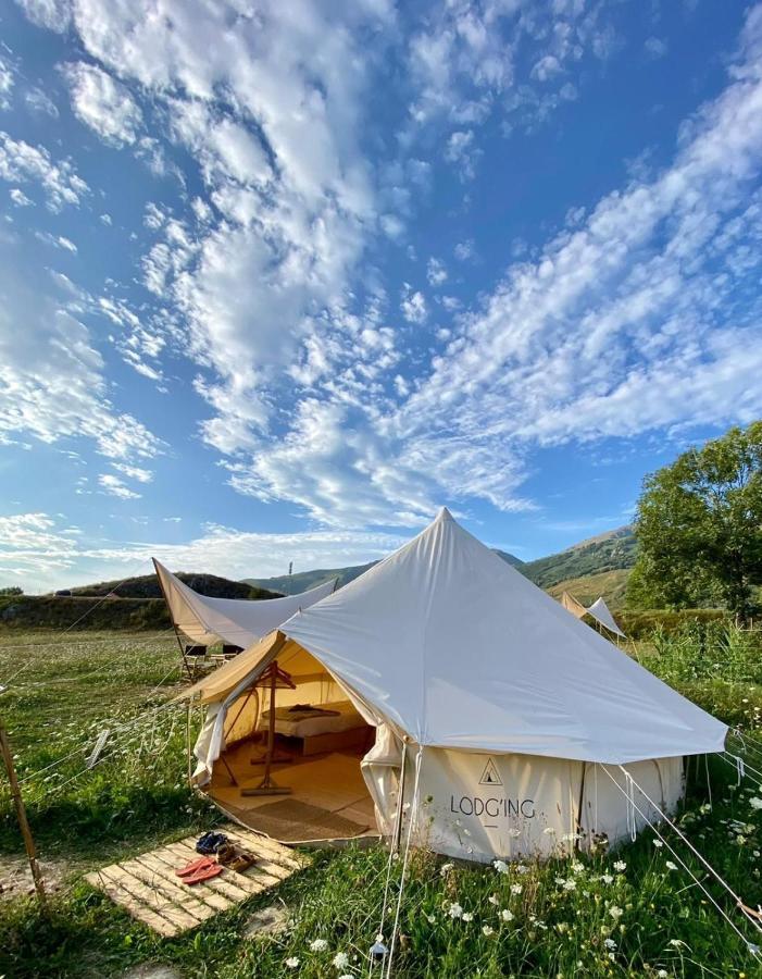 Отель Lodg'Ing Secret Camp Ariege Lordat Экстерьер фото