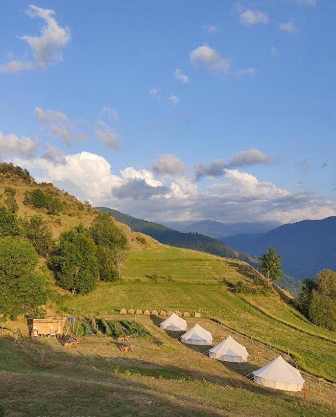 Отель Lodg'Ing Secret Camp Ariege Lordat Экстерьер фото